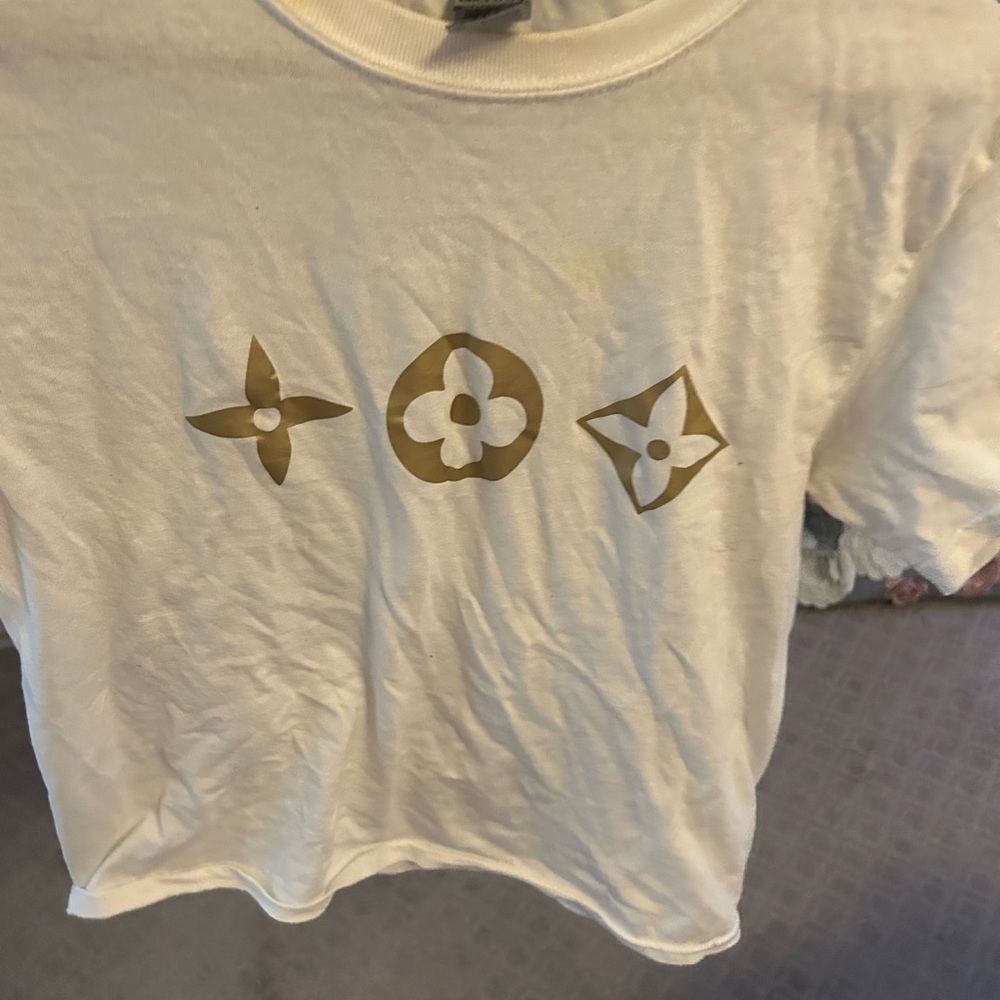 Designer inspired logo short sleeve shirt. - Picture 7 of 15
